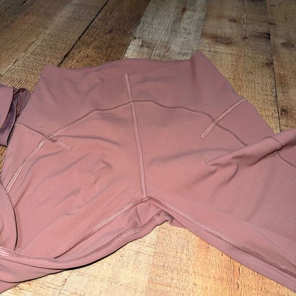 Lululemon
Nulu Craft Mesh Leggings size 6 - Picture 15 of 15